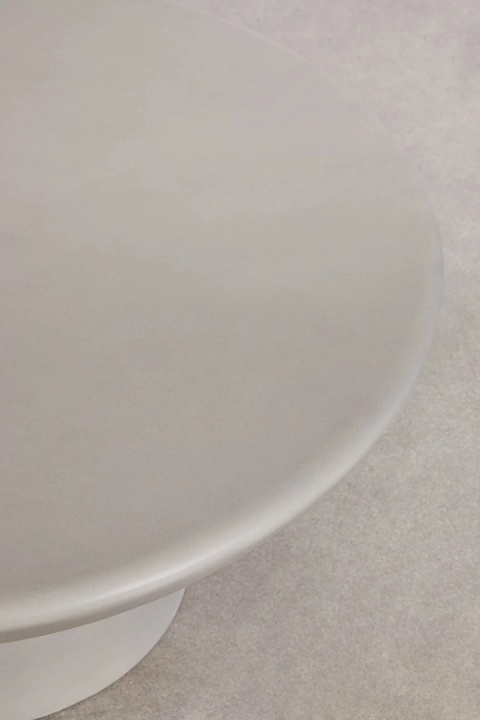 Okrągły stolik kawowy Ø70 cm z cementu Zenadia sand grey