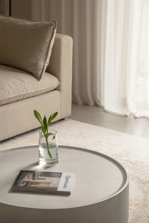 Okrągły stolik kawowy Ø80 cm z cementu Darwys Sand Grey