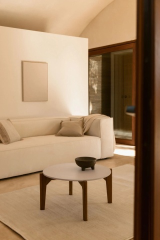 Okrągły stolik kawowy z cementu i drewna akacjowego Xajul 65cm